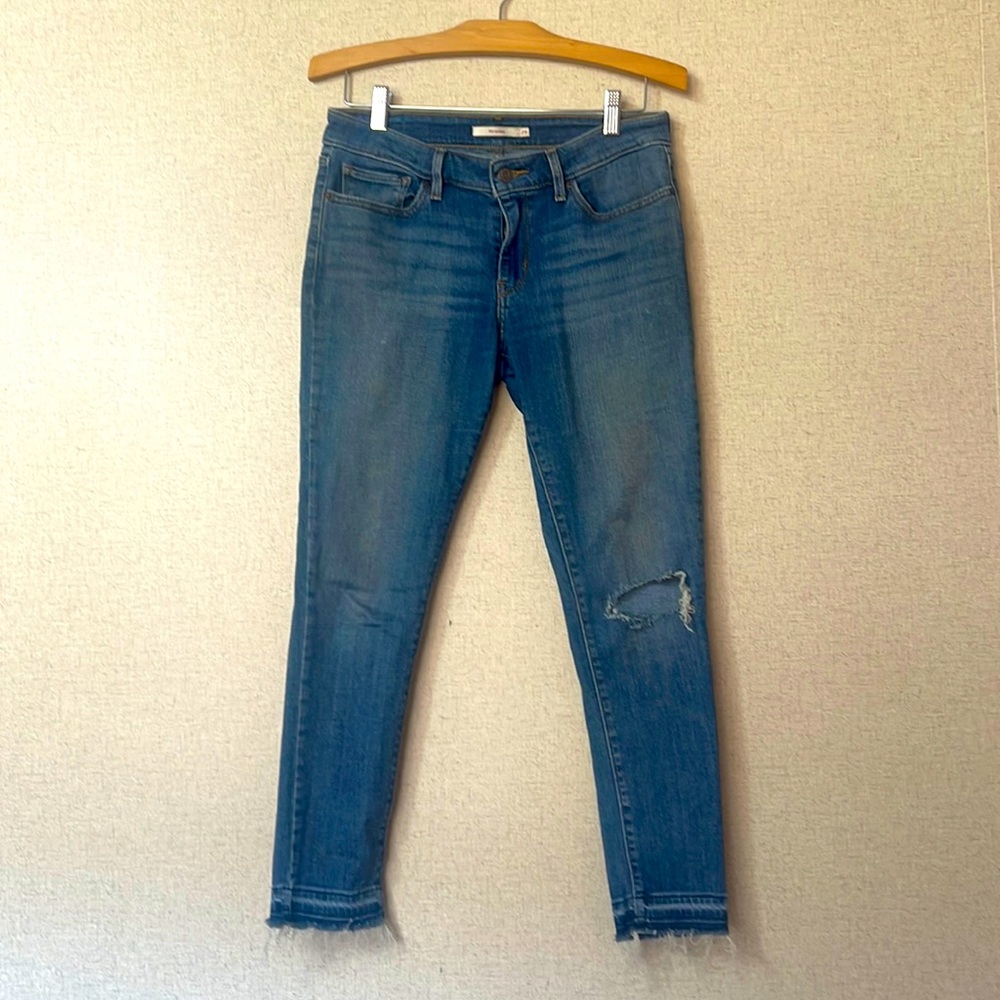 Genuine  Levi’s Jeans 711 Skinny Distressed Destroyed  Raw Hem Size 29 Red Tab